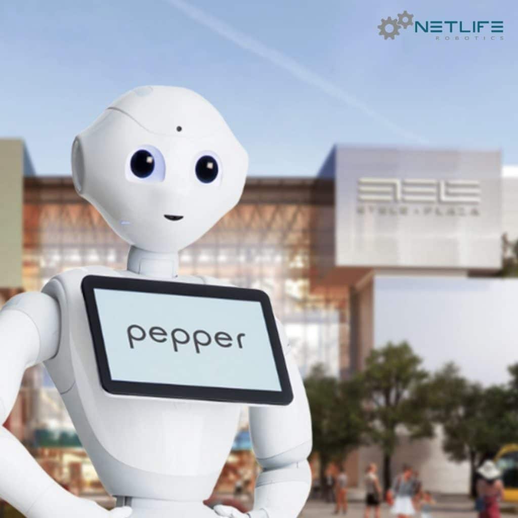 Pepper robot az Etele Pláza előtt